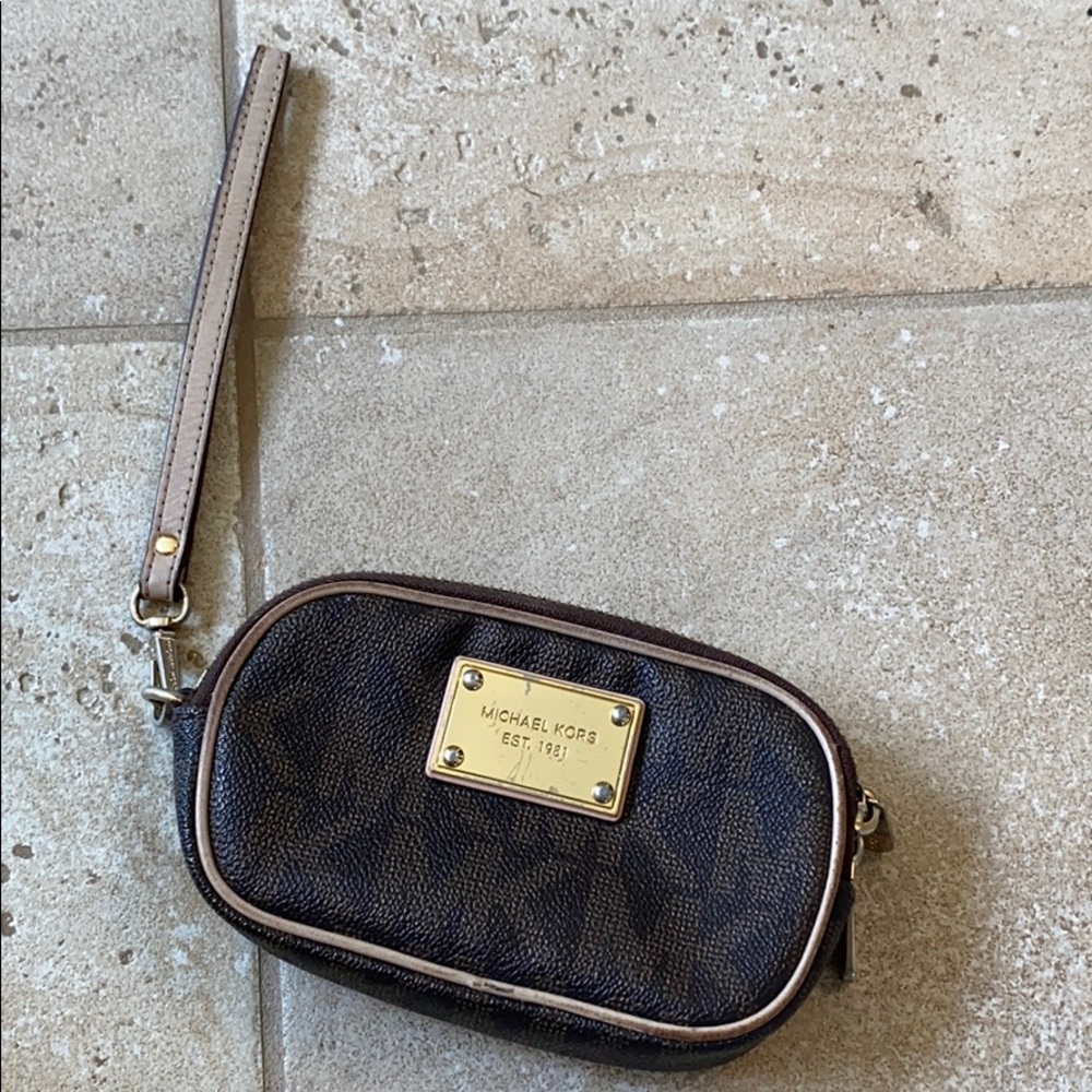 Well loved Michael Kors Pouch 👝